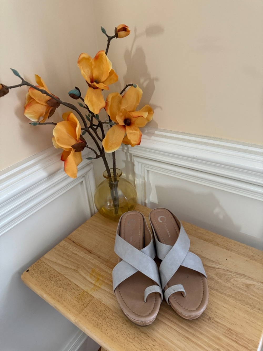 Women’s Crisscross Slide‎ Sandals in Light Gray